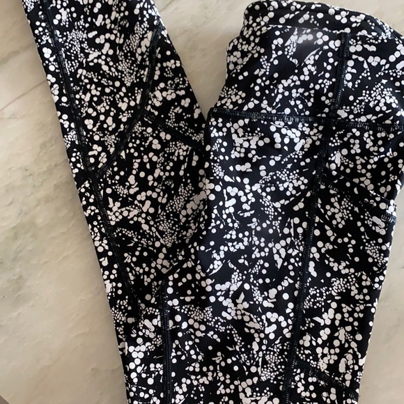Lulu lemon leggings - Picture 1 of 3